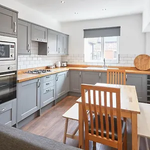 Holiday home Host & - Elysium House
